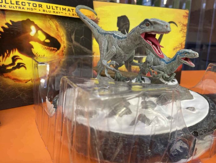 detail Jurassic Park 1-6 Collector's Collection - 4K Ultra HD Blu-ray + kék és béta figurák