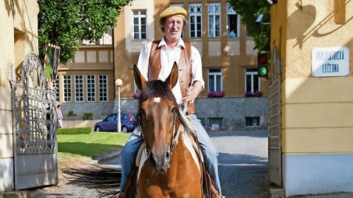 részlet Dědictví aneb Kurvahošigutntág + Dědictví aneb Kurva se neříká - 2DVD