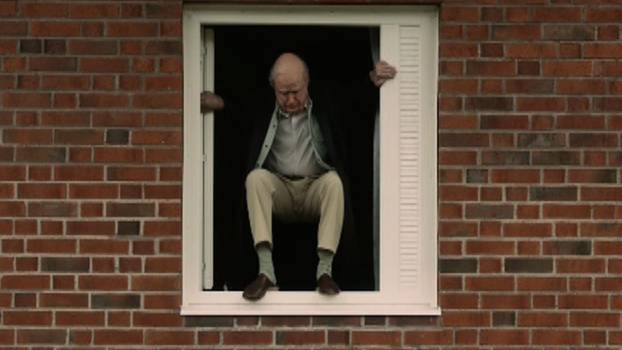 részlet A százéves ember, aki kimászott az ablakon és eltűnt - DVD