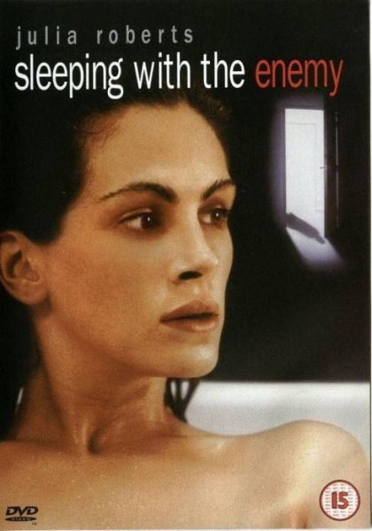 részlet Egy ágyban az ellenséggel - DVD