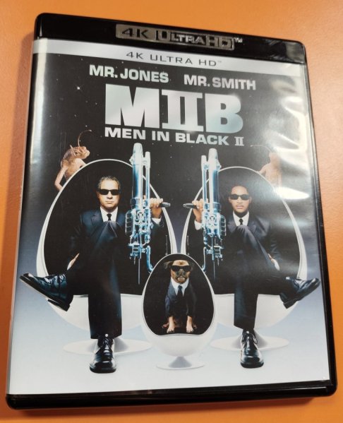 részlet Men in Black: Sötét zsaruk 2. - 4K Ultra HD Blu-ray OUTLET